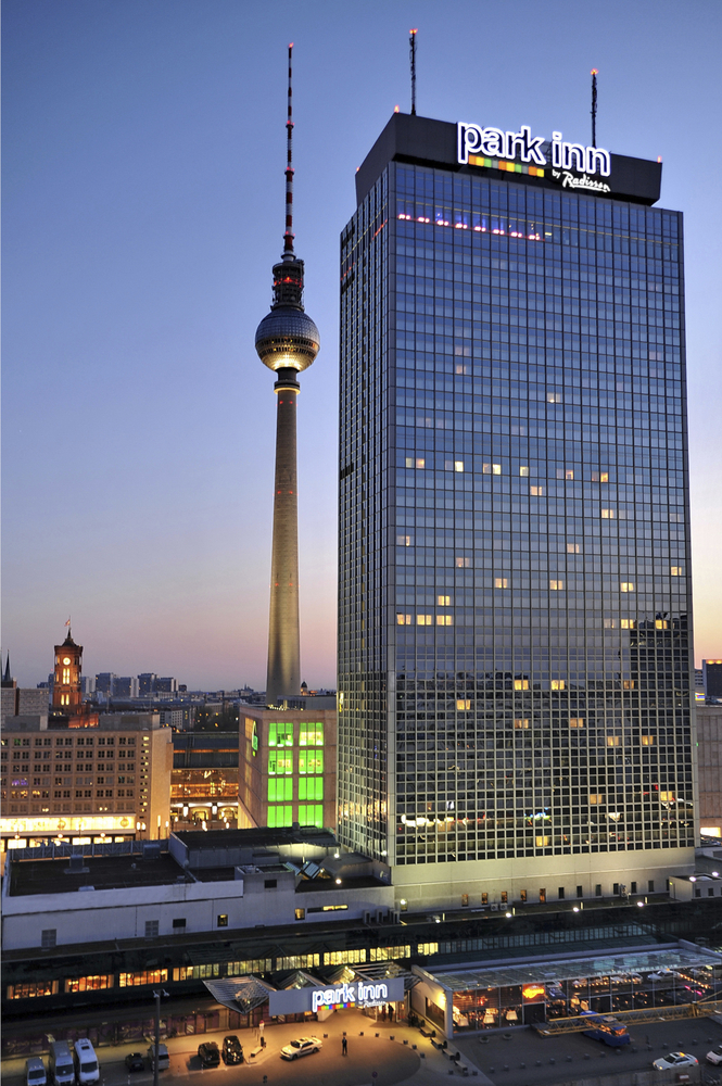 Außenansicht des Park Inn Berlin