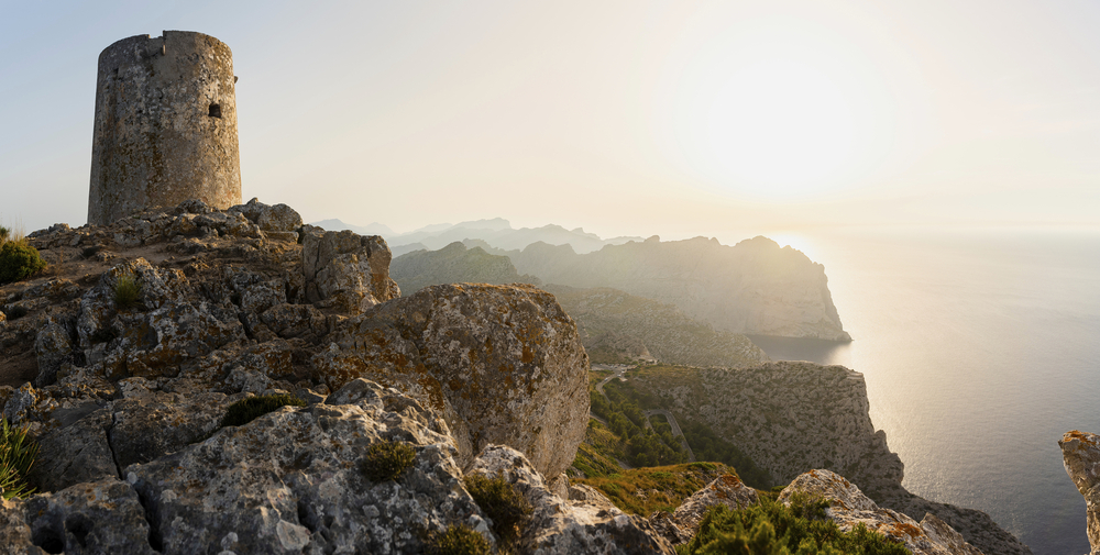 Alter Wachturm in der Sierra de Tramuntana auf Mallorca