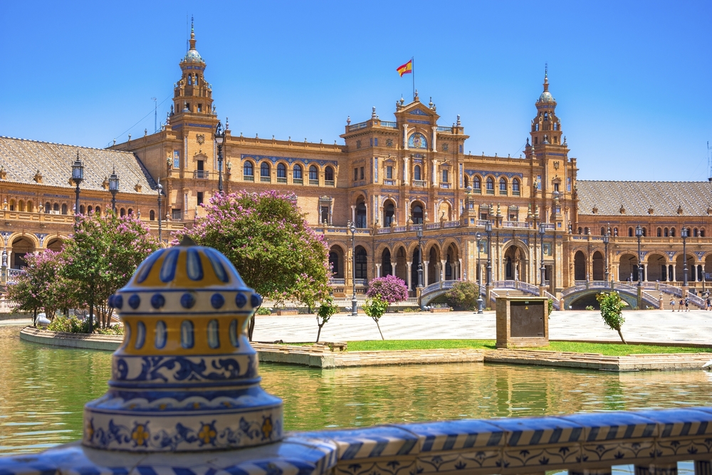 Keramikkunst auf der Plaza de Espana