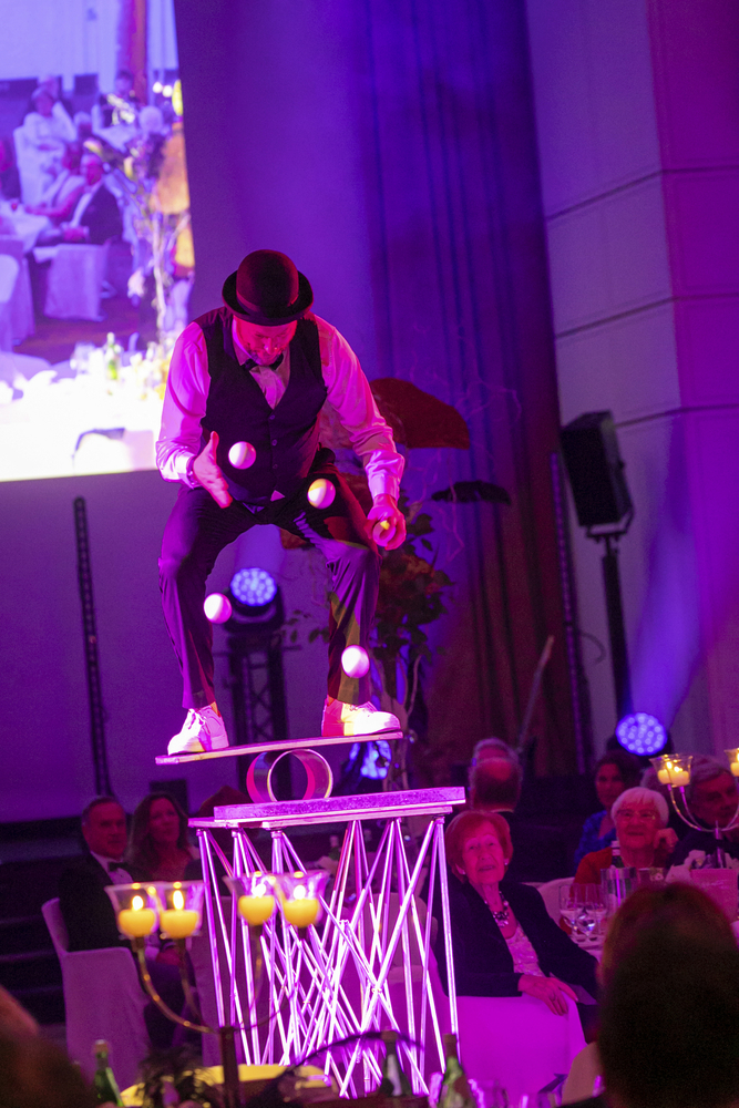 Jongleur bei der Silvesterparty im Grand Elysee Hamburg