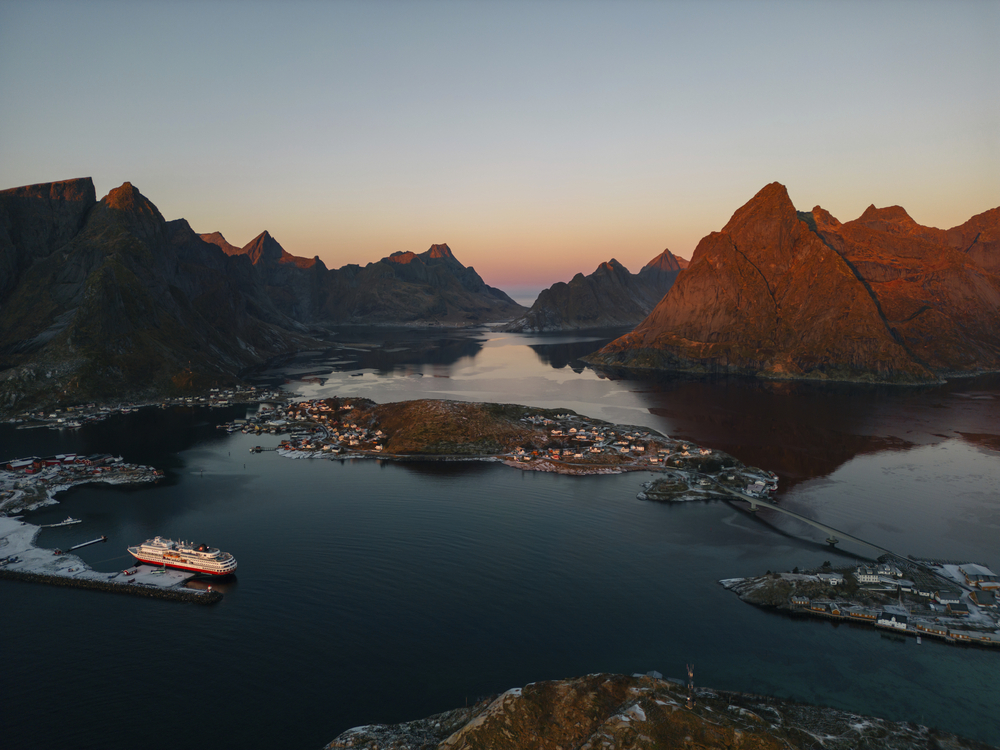 Luftansicht des Hafens der Lofoten in Norwegen