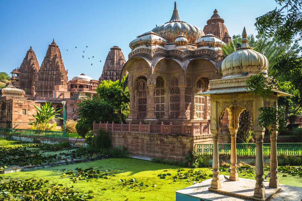 Tempel im Mandore Garden in der Nähe der blauen Stadt Jodhpur